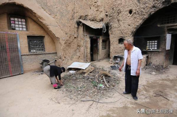 河南6旬啞巴大嬸,女兒出嫁後卻和老伴成了鄰居,如今生活啥樣子 河南6旬啞巴大嬸,女兒出嫁後卻和老伴成了鄰居,如今生活啥樣子