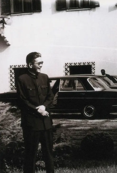 喬冠華有多強？聯合國大會仰天大笑，毛主席：一文能頂兩個坦克師