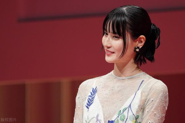 第34屆東京電影節 橋本愛身穿刺繡長裙溫婉優雅