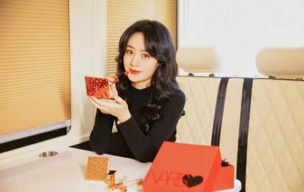 趙麗穎真不適合大波浪!媽味太濃像婆婆,直接顯老二十歲 趙麗穎真不適合大波浪!媽味太濃像婆婆,直接顯老二十歲