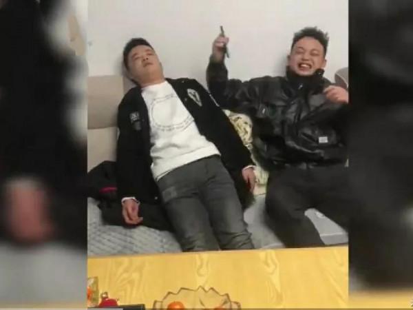 退伍小夥醉酒叫不醒，聽見集合哨瞬間軍姿挺拔：刻在骨子裡的記憶