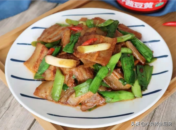 湖北人最愛的五花肉吃法,營養又美味,解饞開胃,全家人都誇讚 湖北人最愛的五花肉吃法,營養又美味,解饞開胃,全家人都誇讚