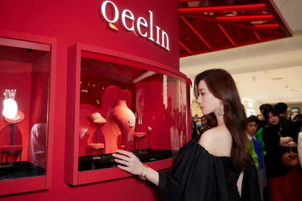 劉詩詩~品牌活動黑色露肩上衣輕盈優雅 狀態真的一次比一次完美 劉詩詩~品牌活動黑色露肩上衣輕盈優雅 狀態真的一次比一次完美