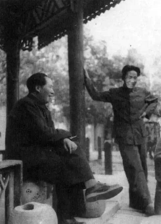 老農求毛澤東給兒子安排工作，毛主席破例同意，他到底是何身份？