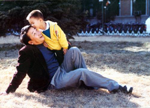 姜昆&colon;23年前不顧老婆反對收養6歲男孩，成名後還幫他尋找親生父母