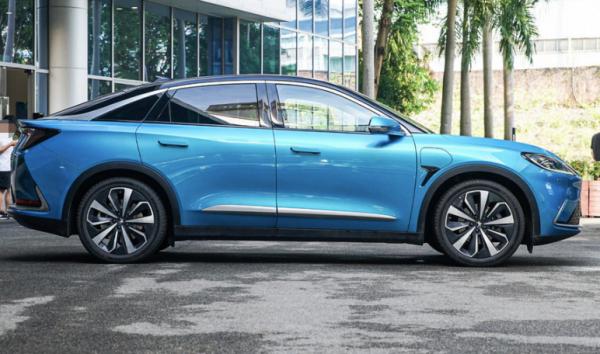 上個廁所時間就能充80%電量，華為新車獵殺“特斯拉們”時刻來了