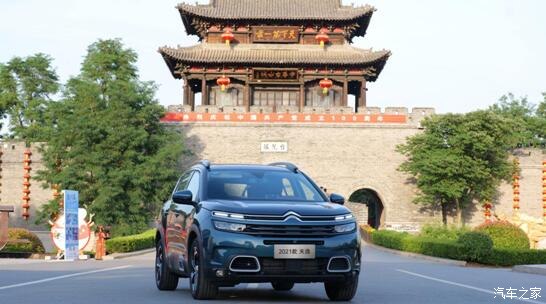 走南闖北開天逸 舒適與美景皆可享 走南闖北開天逸 舒適與美景皆可享