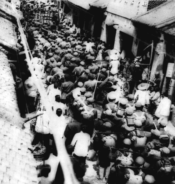 四野兵臨城下,蔣軍要求起義,我軍政委搖頭:你們只能投降 四野兵臨城下,蔣軍要求起義,我軍政委搖頭:你們只能投降