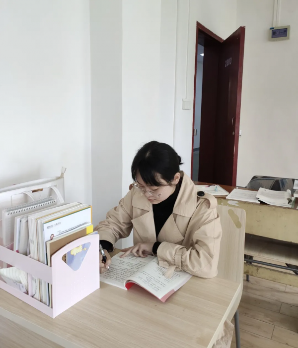 四川甜美女學霸：獲獎無數，本科發表4篇論文，成功保研211深造