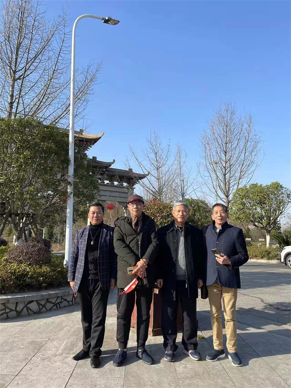 湖北省古玩藏品研究會書畫研究分會和錢幣郵卡分會一日遊活動紀實