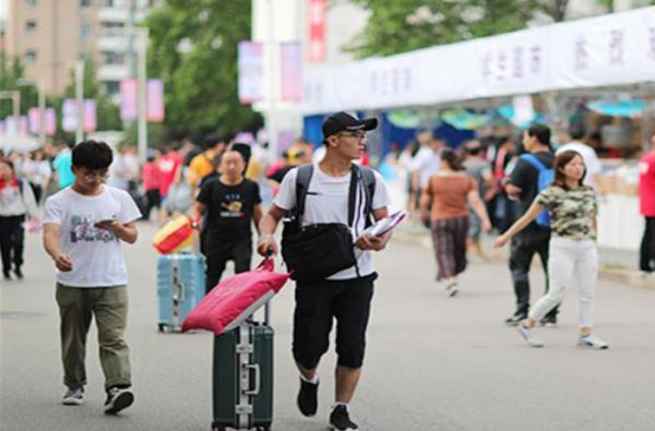 大學畢業後才發現，省外就讀和省內就讀差別大，幸虧當初沒選錯