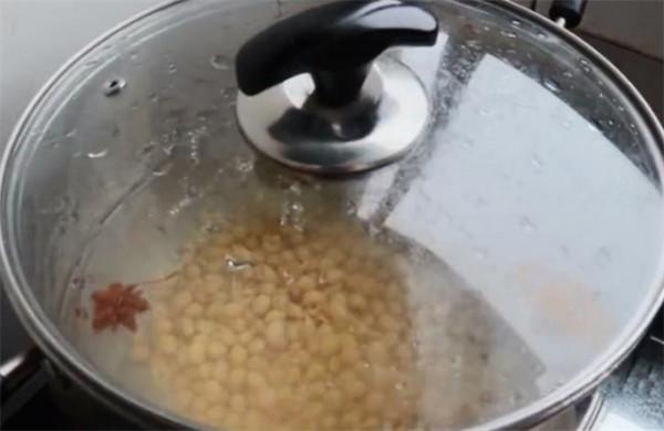 教你在家自制香菇黃豆醬，香酥美味又下飯，還沒有任何新增劑