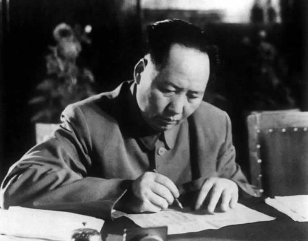 馮玉祥請客從不允許吸菸,但只有一人例外,主席:我要違反紀律了 馮玉祥請客從不允許吸菸,但只有一人例外,主席:我要違反紀律了