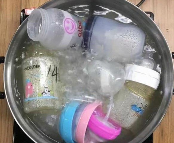 孩子突然拉肚子上吐下瀉，去醫院才知道，都是開水燙奶瓶惹的禍