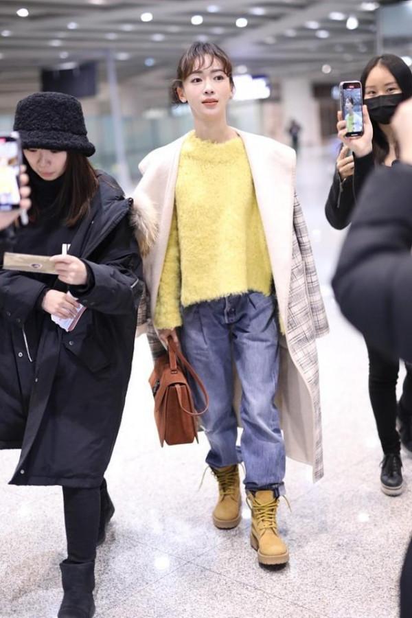 吳謹言近期3套私服大盤點，顯高減齡又時髦，小個子這樣穿準沒錯