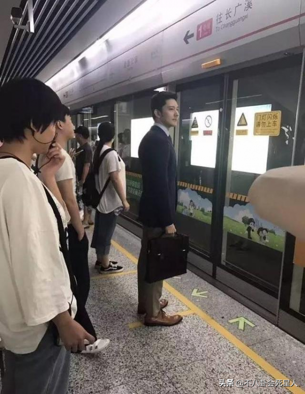 十大混血男星20年顏值變化,有人40歲滿臉皺紋,有人50歲不顯老 十大混血男星20年顏值變化,有人40歲滿臉皺紋,有人50歲不顯老