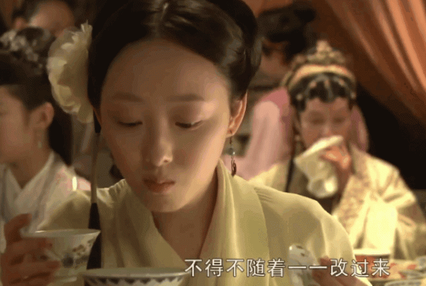 別人演“大家閨秀”只是像，她們簡直就是名門大小姐本人