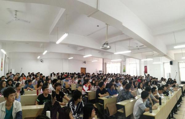 曹曉潔：高考385分無奈上技校，卻被三家跨國公司爭搶，為何？