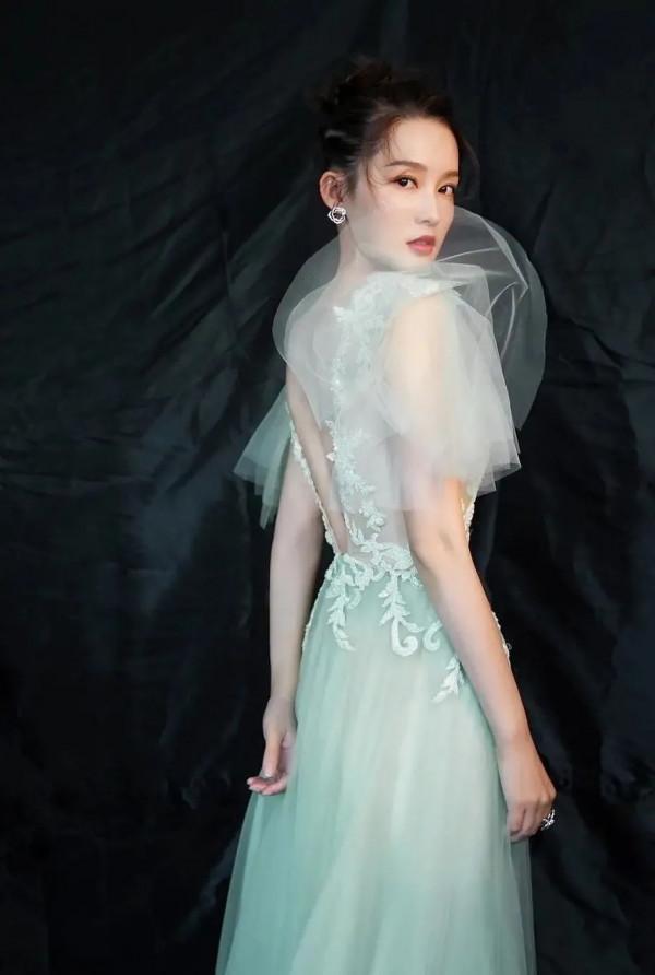 忘掉香芋紫!下半年這個顏色超級火,誰先穿誰高階 忘掉香芋紫!下半年這個顏色超級火,誰先穿誰高階