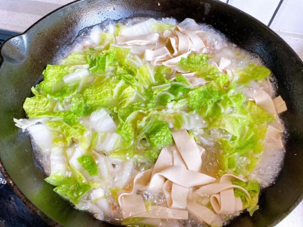 秋冬要多吃白菜，熱乎乎地燉一鍋，鮮香又暖胃，上桌連湯汁都不剩