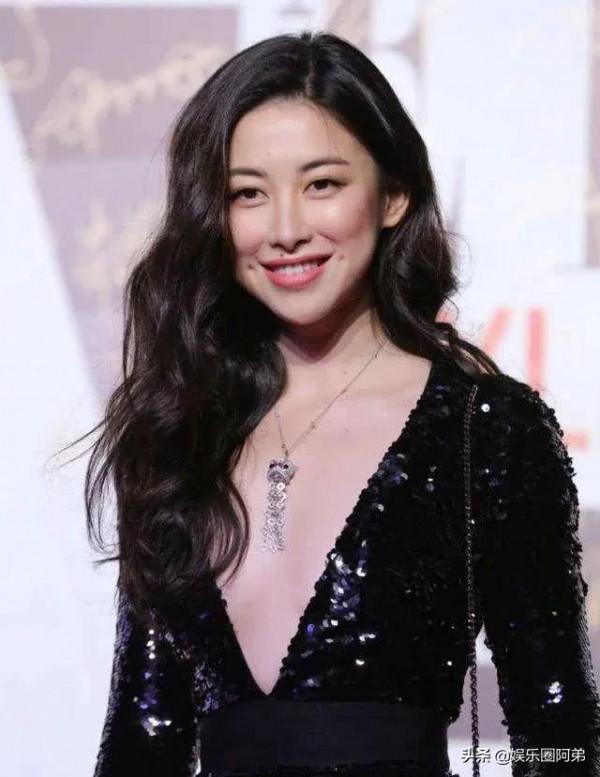 女星朱珠榮登百位全球最美面孔行列，這足以說明她足夠美麗