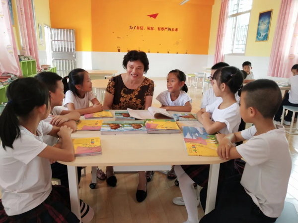 致敬人民教師·勞模風采丨賴榮明： 鑄愛為鋤 躬耕教壇…