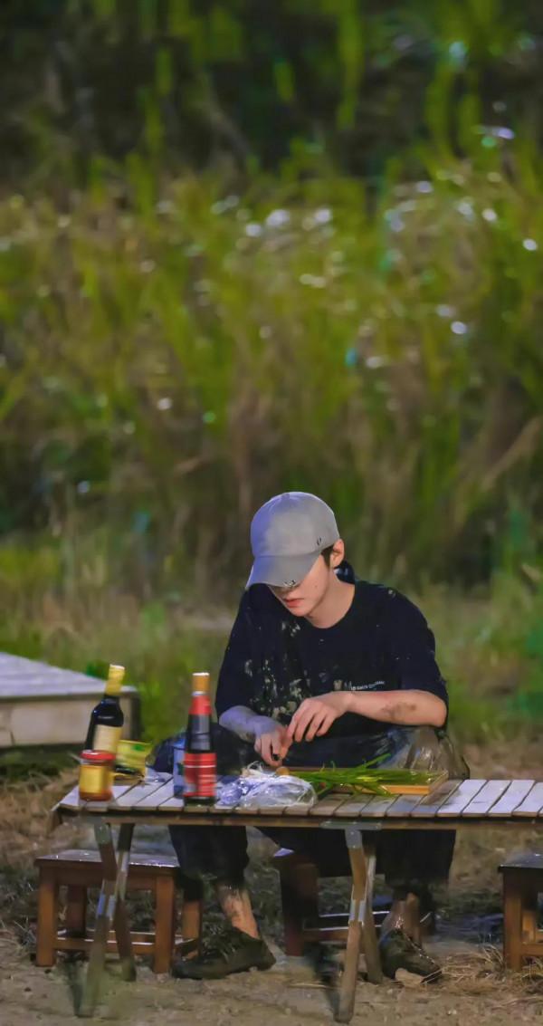 鹿晗切菜的樣子在發光