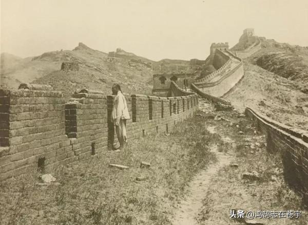 晚清老照片：長城人跡罕至，箭樓殘破不堪，雷峰塔搖搖欲墜