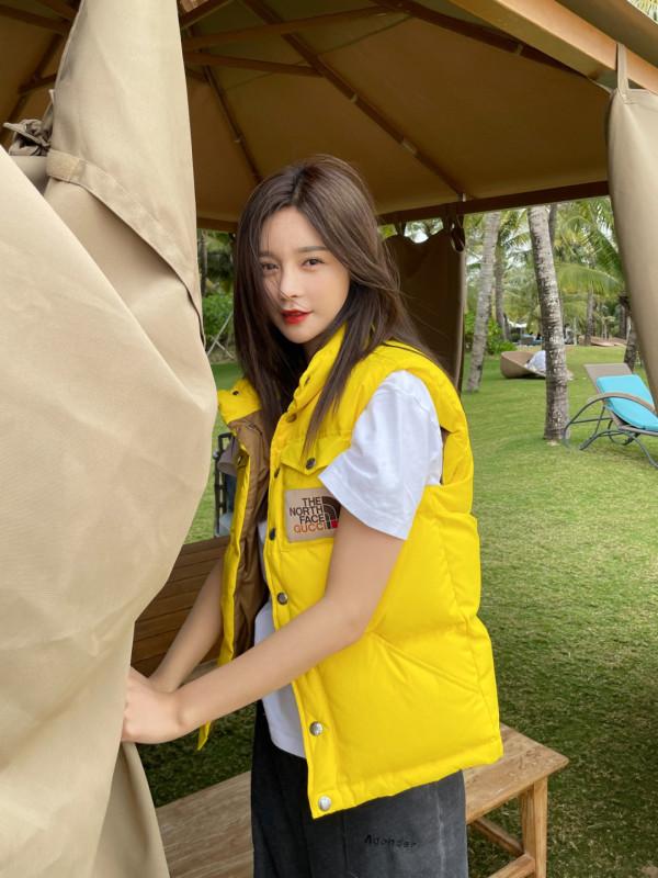 今年馬甲背心爆火，沈夢辰5套造型+5位明星“撞衫”搭配正確示範