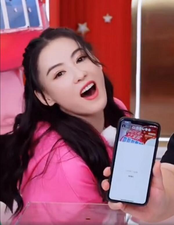 張柏芝直播帶貨喊錯價格，霸氣認賠5萬：話都說出去了