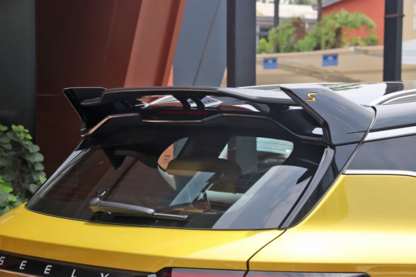 四出排氣+雙層尾翼！國產“小鋼炮”不到10萬就能買