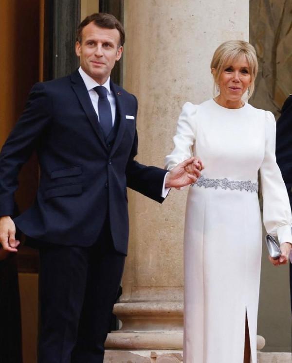 14年前馬克龍結婚,布麗吉特牽著孫女的手嫁給他,真愛和年齡無關 14年前馬克龍結婚,布麗吉特牽著孫女的手嫁給他,真愛和年齡無關