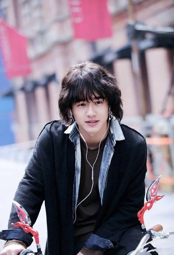 彭于晏ins自曝生活照，網友驚呆：​發福不可怕，更怕男神留長髮