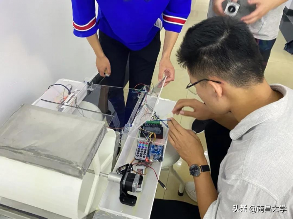 四項一等獎，三項二等獎，雄居全國參賽高校第一！