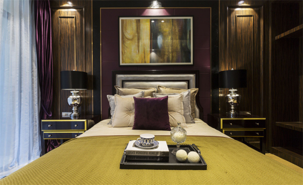 好鞍配好馬，富貴配奢華