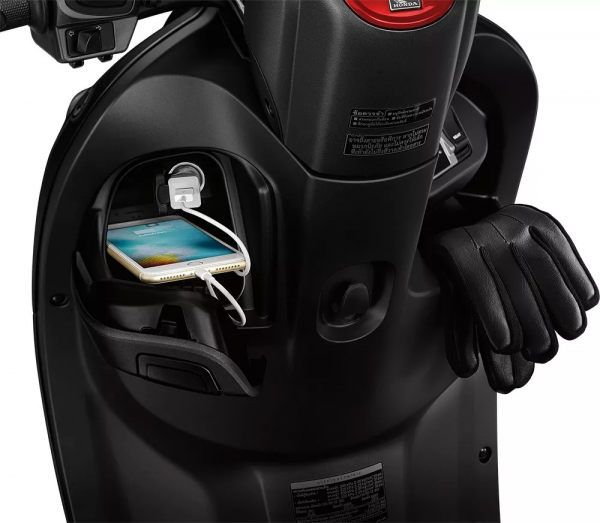 女神收割機：泰產本田Scoopy110踏板摩托車駕馭感受