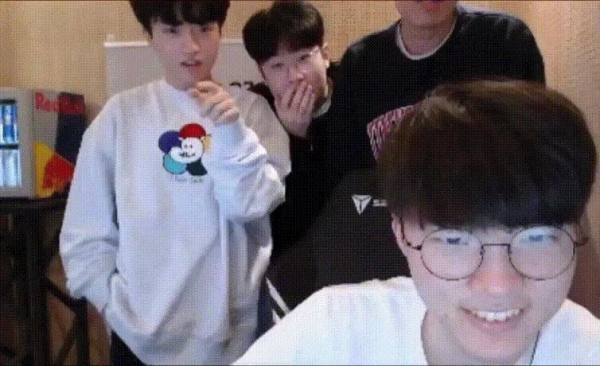 當faker知道不是自己一個人付全隊遊樂園門票錢的時候