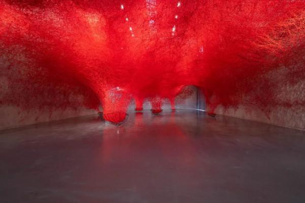 專訪鹽田千春:紅色是人的連線,黑色是宇宙 | 一點靈感 專訪鹽田千春:紅色是人的連線,黑色是宇宙 | 一點靈感