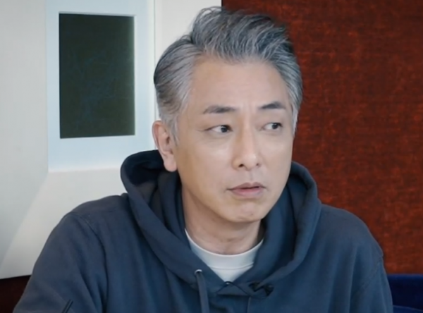 TVB男星張松枝罕露面，54歲已滿頭白髮，自曝工作量大減收入低