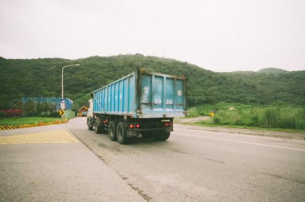 老兵退伍時檔案丟失，28年後發現堂弟用自己名字在石化企業上班