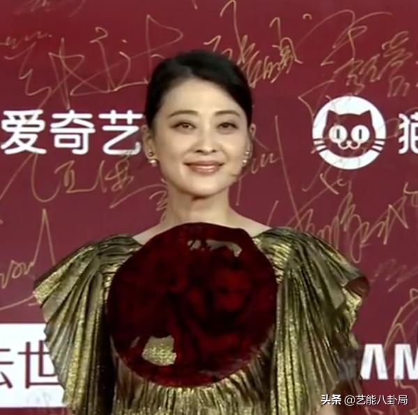 北影開幕紅毯:明星們是怎麼做到,高定禮服一件比一件醜的? 北影開幕紅毯:明星們是怎麼做到,高定禮服一件比一件醜的?