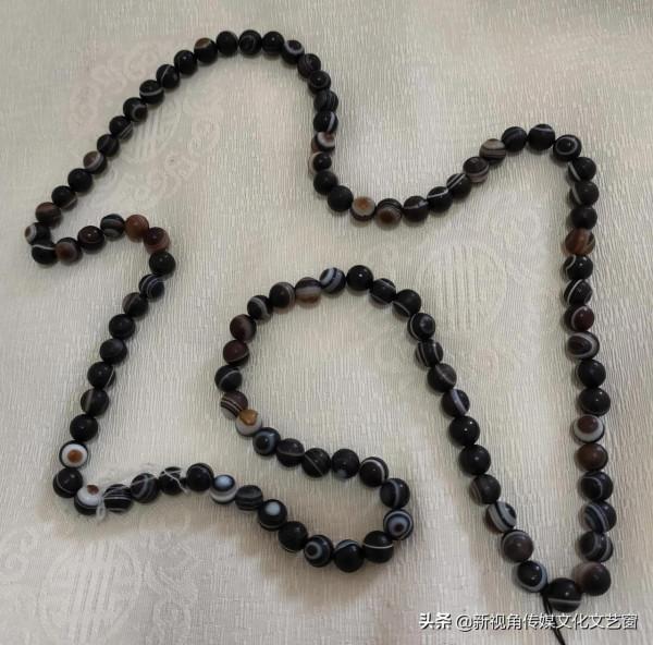 風化紋明顯的一百零八顆“天然眼”瑪瑙珠 風化紋明顯的一百零八顆“天然眼”瑪瑙珠