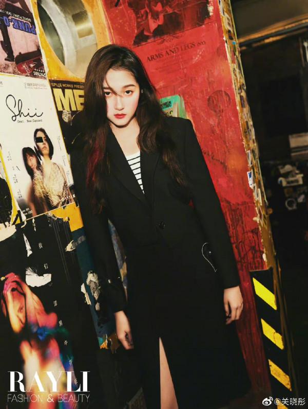 關曉彤御姐風雜誌封面，找對風格她真的很美