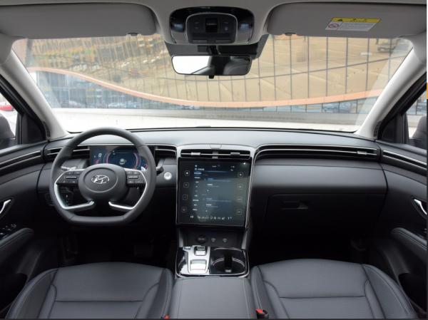 北京現代第五代途勝L,前臉設計特別犀利、兇悍,顯得很有力量感 北京現代第五代途勝L,前臉設計特別犀利、兇悍,顯得很有力量感