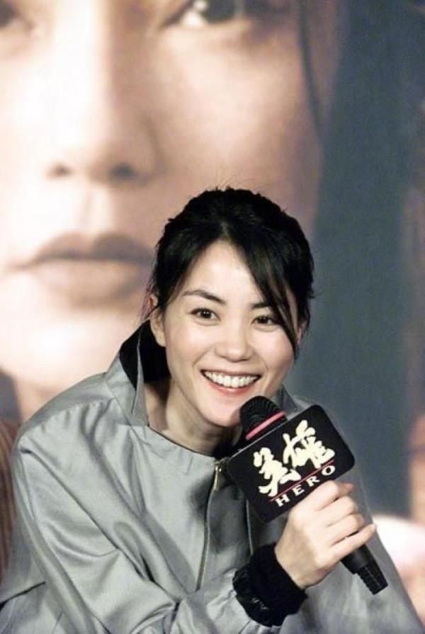 王菲真不適合化濃妝,沒有“高階感”還顯得有些俗氣,看著不太美 王菲真不適合化濃妝,沒有“高階感”還顯得有些俗氣,看著不太美