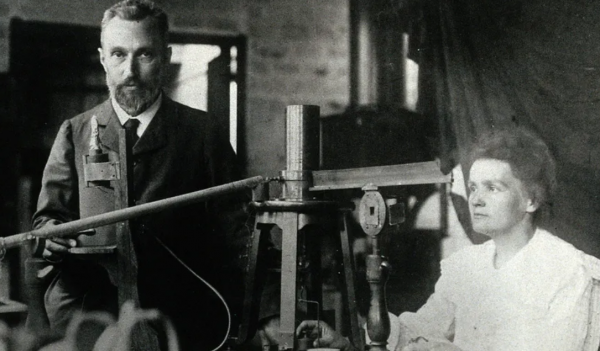 牙齒爛光,臉長巨瘤,骨頭還會發光,被美國資本家逼向絕路的女工 牙齒爛光,臉長巨瘤,骨頭還會發光,被美國資本家逼向絕路的女工