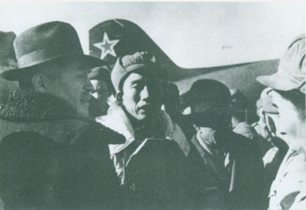 烏斯滿的最後時刻:戴著沉重的腳鐐,每天利用放風的機會祈禱 烏斯滿的最後時刻:戴著沉重的腳鐐,每天利用放風的機會祈禱