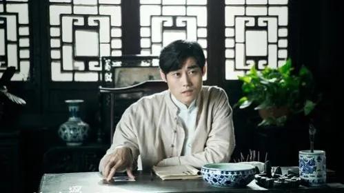 《萬萬》系列播出八年，配角憑藉《揚名立萬》一鳴驚人，主角沉寂