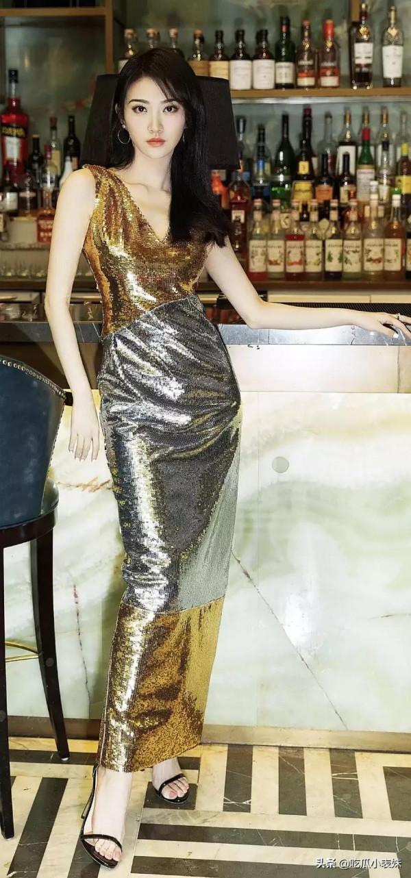 景甜，膚白貌美，恬靜如水