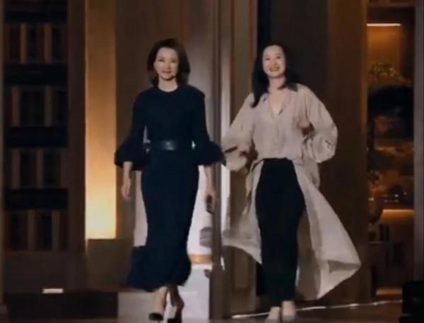 董卿詠梅世紀同框圖集：一個驚豔了時光，一個溫柔了歲月